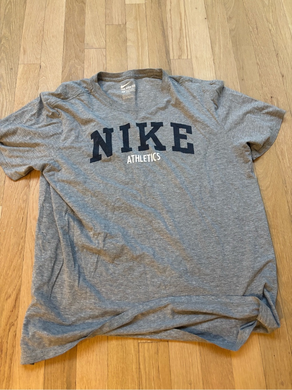 Nike Athletics The Nike Tee Gray Graphic T-Shirt Men’s Large L